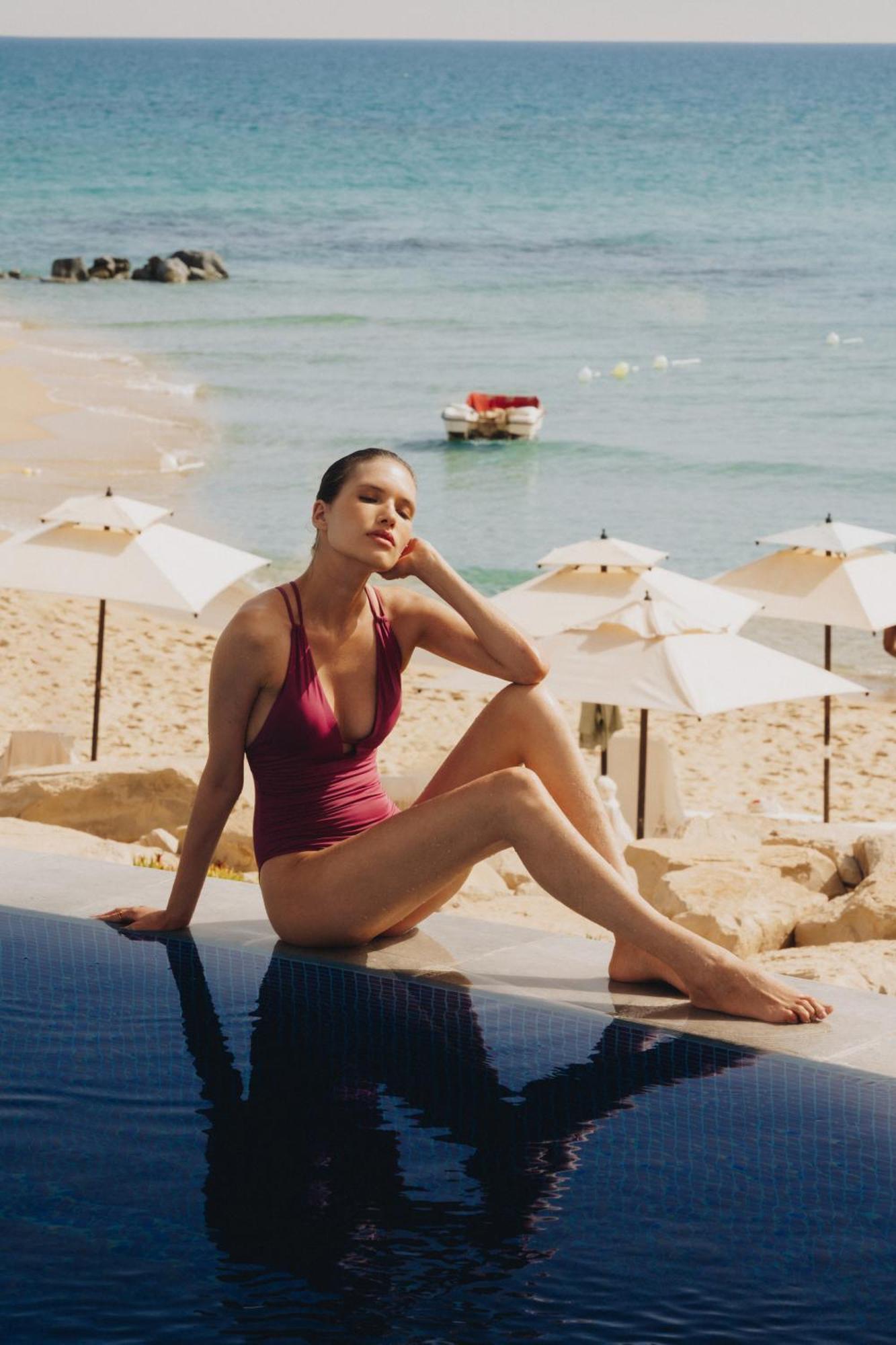 Hotel La Badira - Adult Only Hammamet Exterior foto A woman wearing a one-piece swimsuit