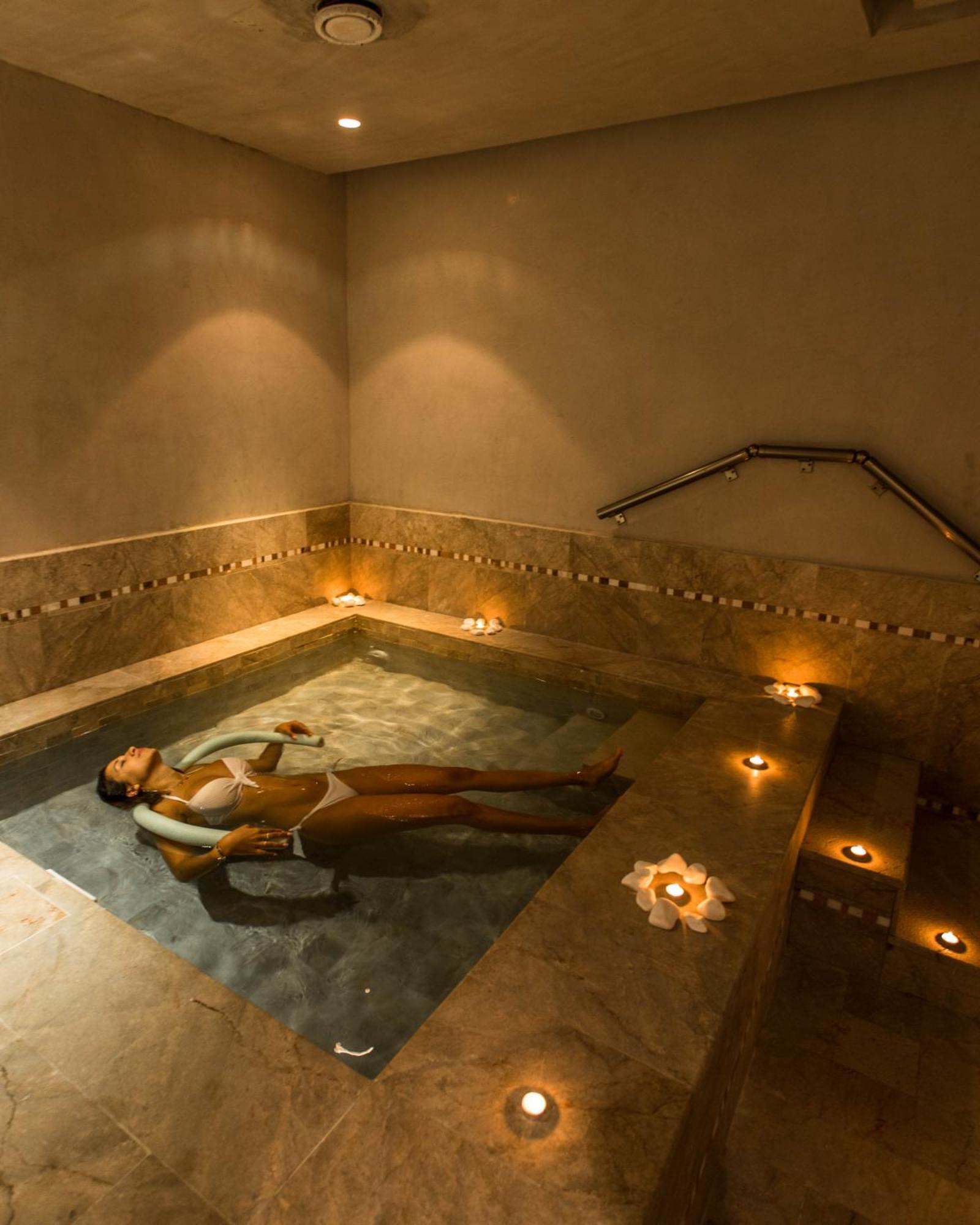 Hotel La Badira - Adult Only Hammamet Exterior foto A woman floating in a spa